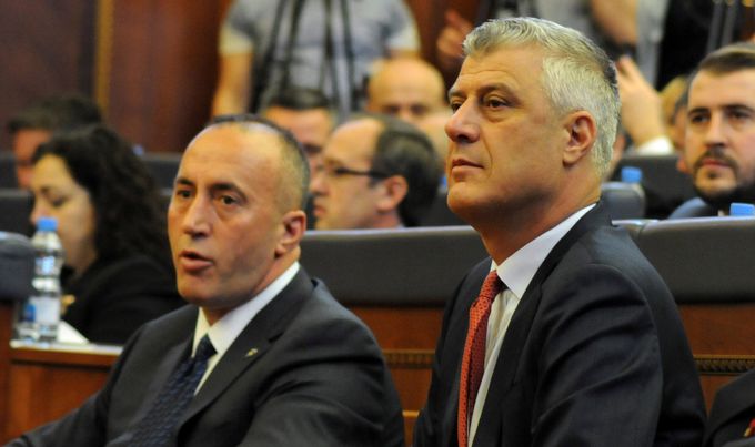 Përplasja njëvjeçare mes Thaçit e Haradinajt