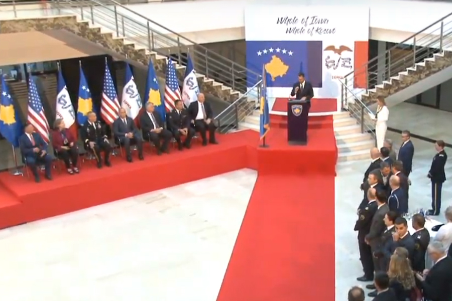 Gjeneralmajor Timothy Orr nderohet me Medaljen e Nderit