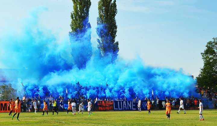 Tifozeria e Kikës “Ultras-Luanët” kanë bërë një kërcënim publik ku paraqiten edhe bomba e shpatat