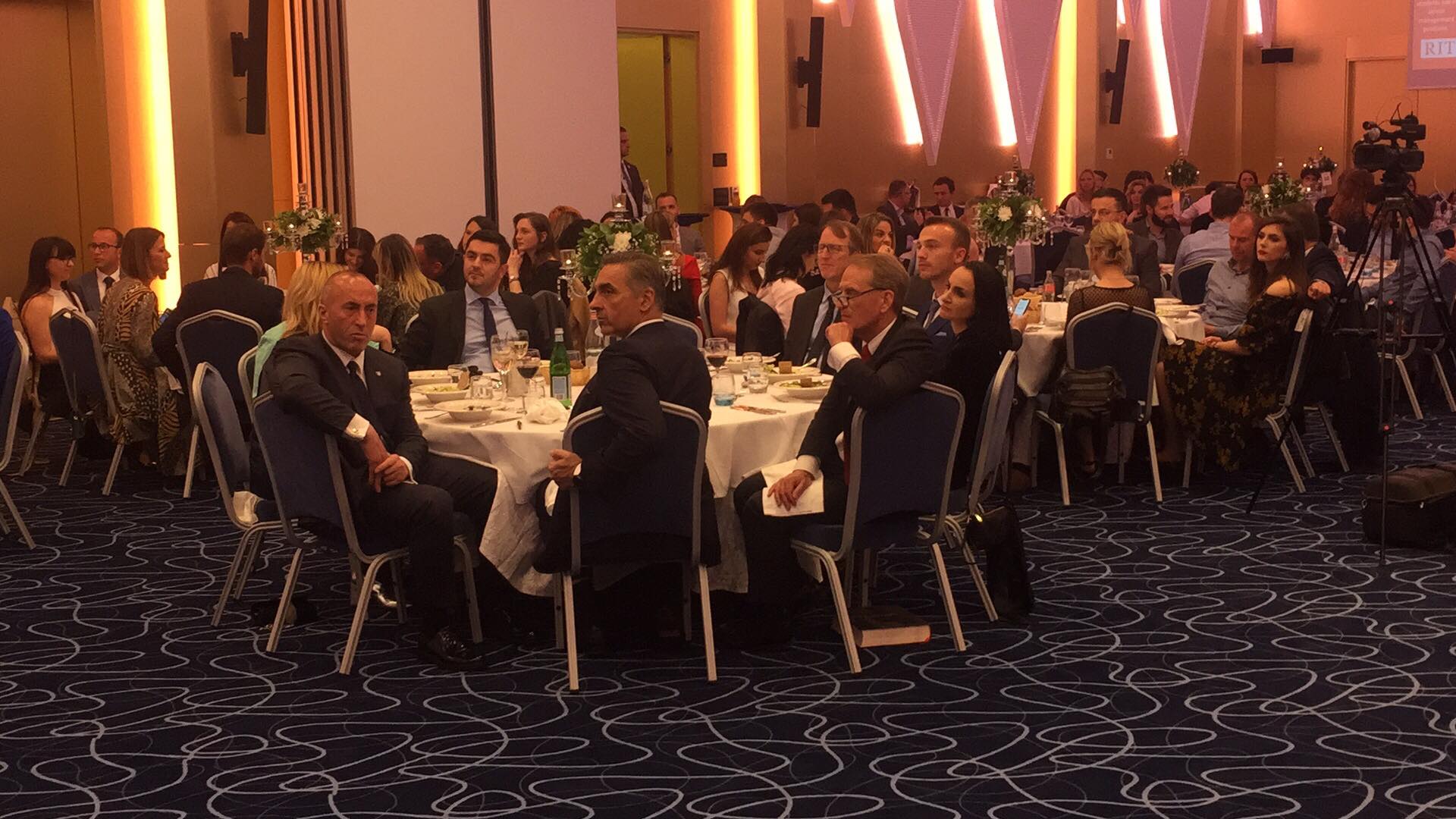 Haradinaj kërkon që të mbështeten studentët me bursa