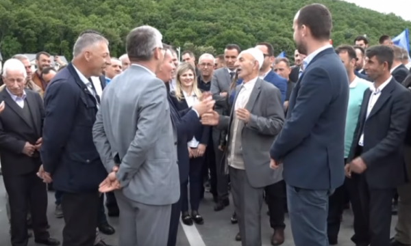 Ja si e vuri në siklet një i moshuar Pal Lekajn në Kamenicë (Video)