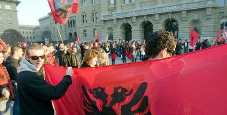 Shqiptarët nuk lejohen të votojnë për ligjin e ri në Zvicër