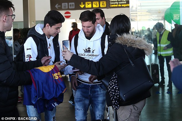 Messi, sherr në aeroport