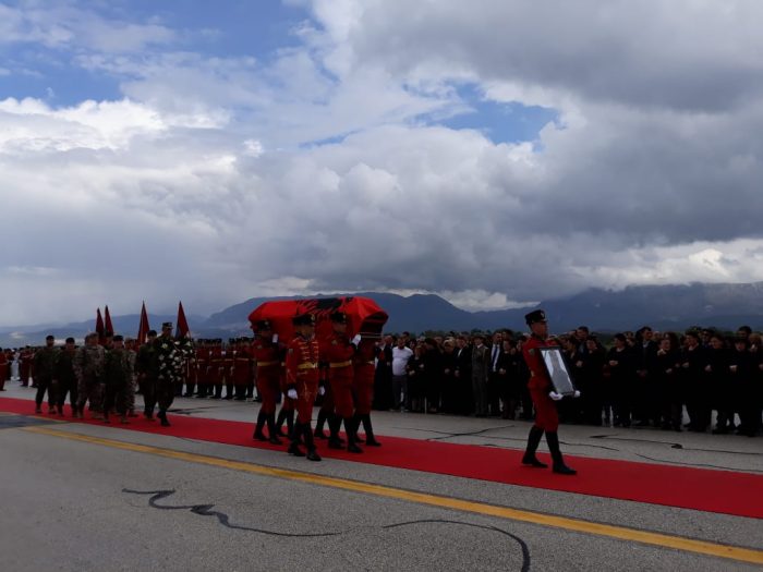 ​Shqipëria në zi, sot i jepet lamtumira majorit Klodian Tanushi