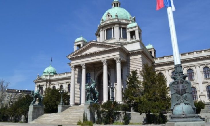 Një pjesë e opozitës serbe bojkoton seancën mbi Kosovën