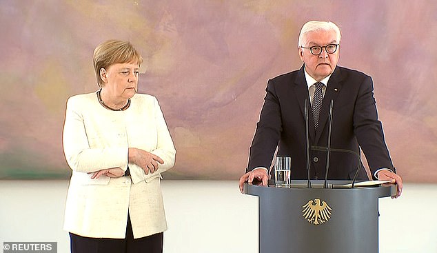Merkel dridhet sërish në publik (Video)