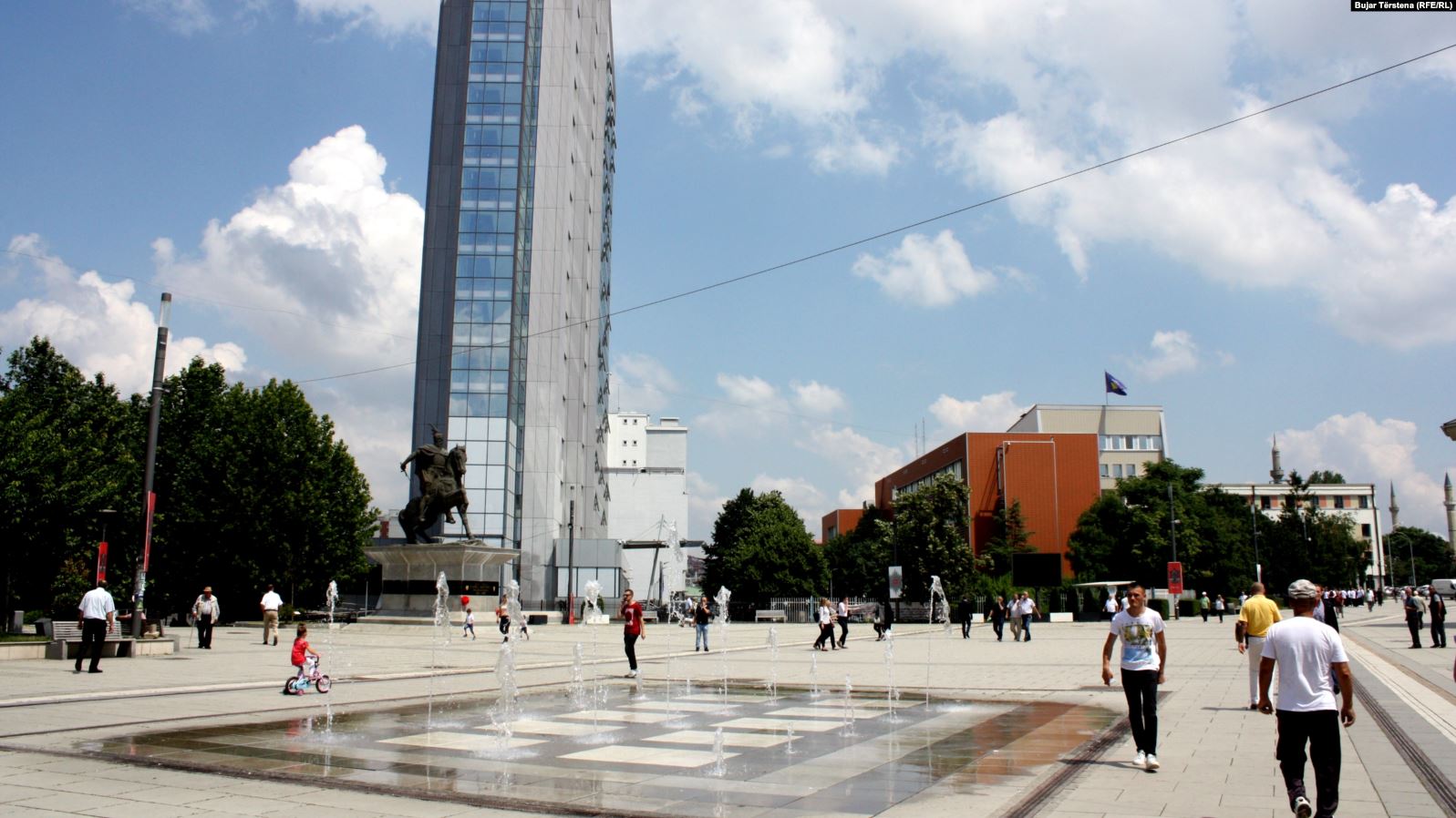 Miliona euro të humbura nga mosrespektimi i orarit të punës në sektorin publik