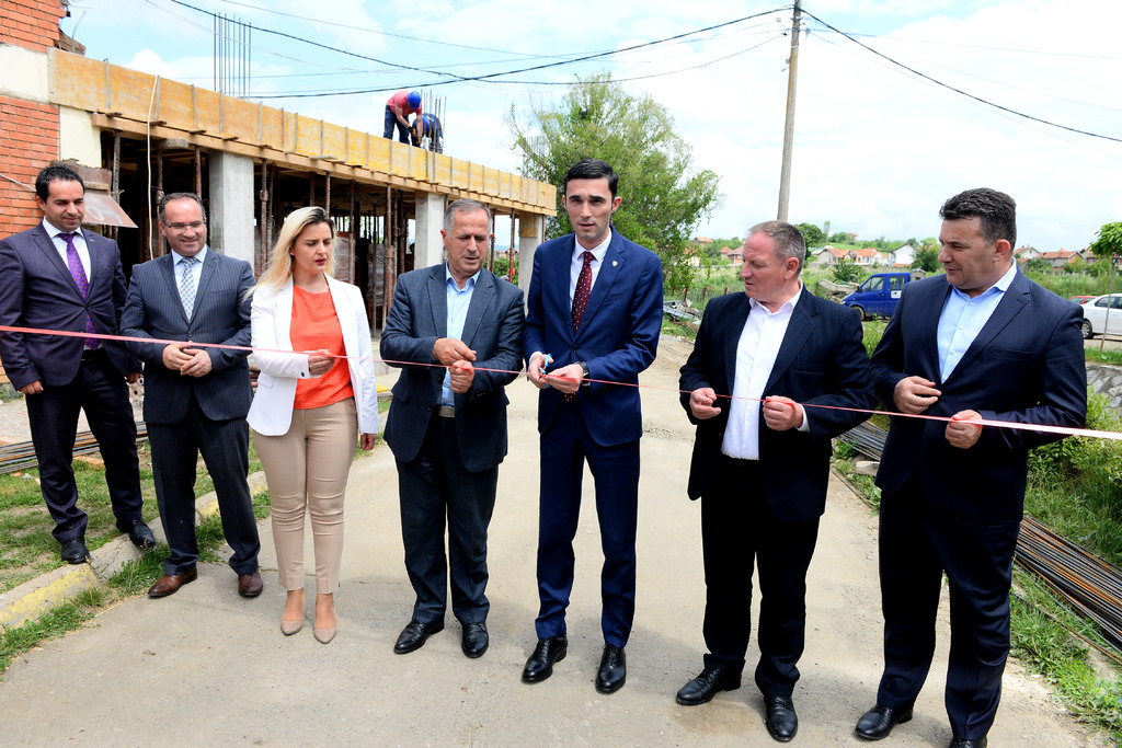 Ministri Shala dhe kryetari Begaj përurojnë inkubatorin e bizneseve në Malishevë