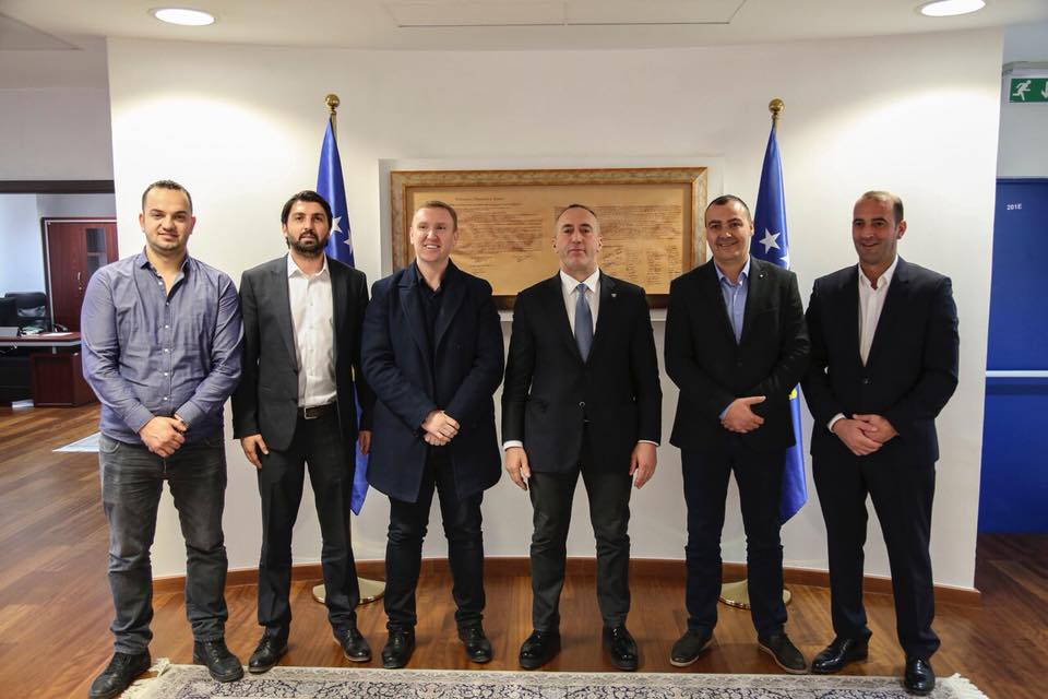 Autoshkollat në Kosovë janë në dorën e njeriut të kryeministrit Haradinaj