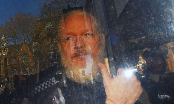 I vazhdohet paraburgimi Assange-s