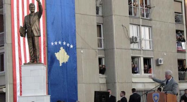 Bill Clinton nesër dekorohet në Kosovë