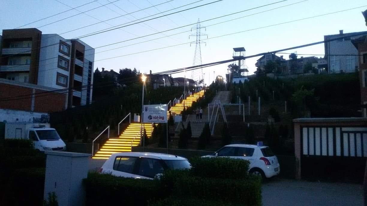 Kështu duken shkallët e lagjes Arbëria pas rregullimit (Foto)