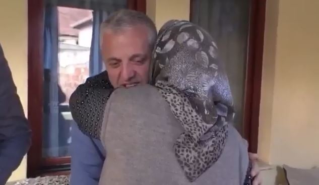Kjo është befasia e Kastratit për të moshuarën që i vdiqën shtatë fëmijë (Video)