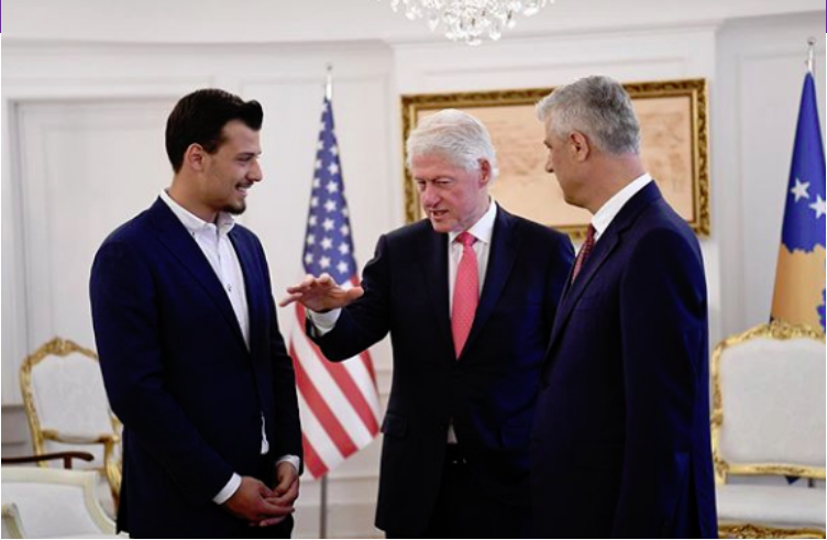 Djali i presidentit Thaçi takoi Bill Clinton, mori disa këshilla nga ai