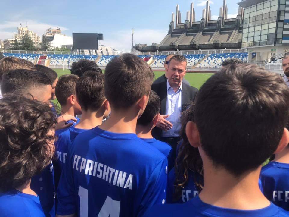 Lothar Matthäus me fëmijët e FC Prishtina