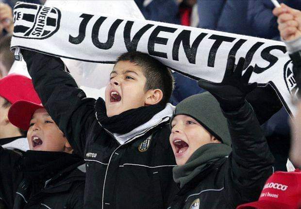 Juventus me dy super goditje në merkato