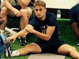 Djali i tij bëri foto me Januzajn, deputeti i kuvendit ka disa fjalë për yllin e Kosovës