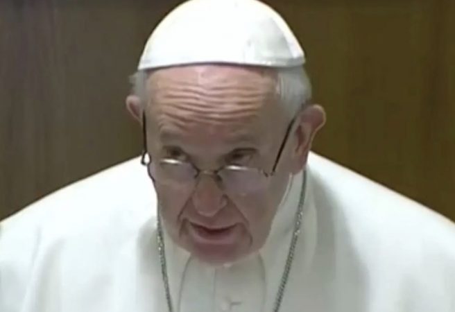 Papa Françesku punonte dikur si truproje në një klub nate