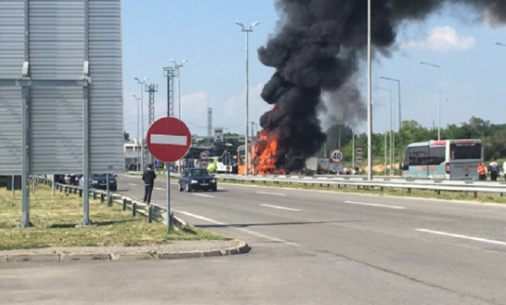 Digjet një autobus në kufi
