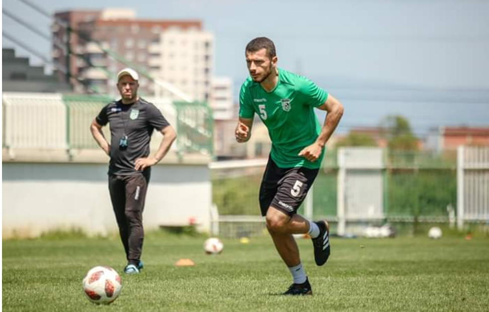 Zyrtare, Kapiteni i skuadrës vazhdon me kampionët