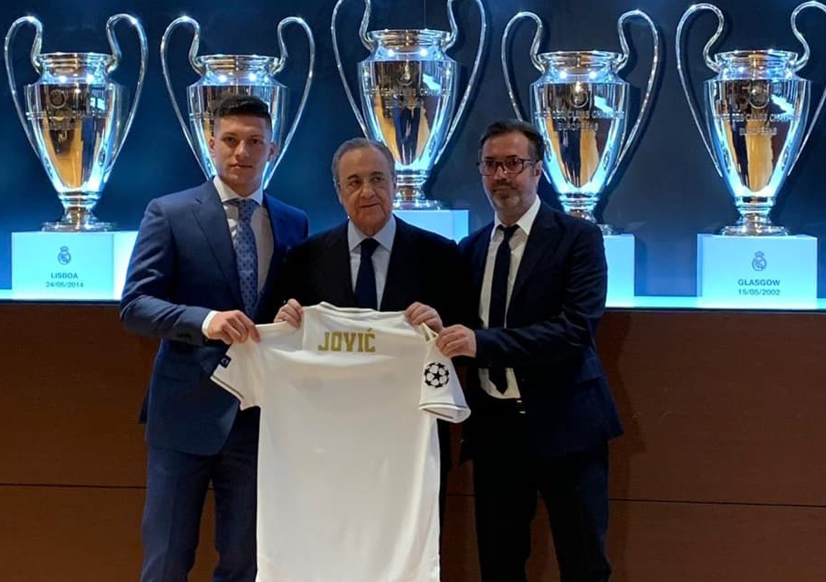 Jovic përkrah menaxherit shqiptar prezantohet te Real Madridi (FOTO)
