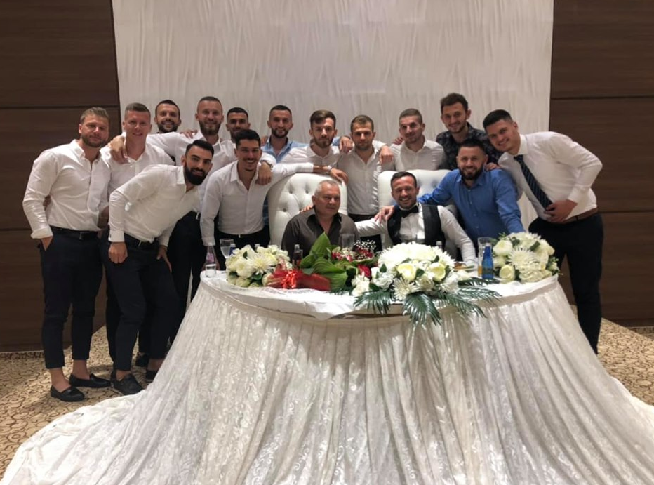 Ylli i Flamurtarit i jep fund beqarisë, shumë futbollistë nga Superliga të ftuar në dasmën e tij