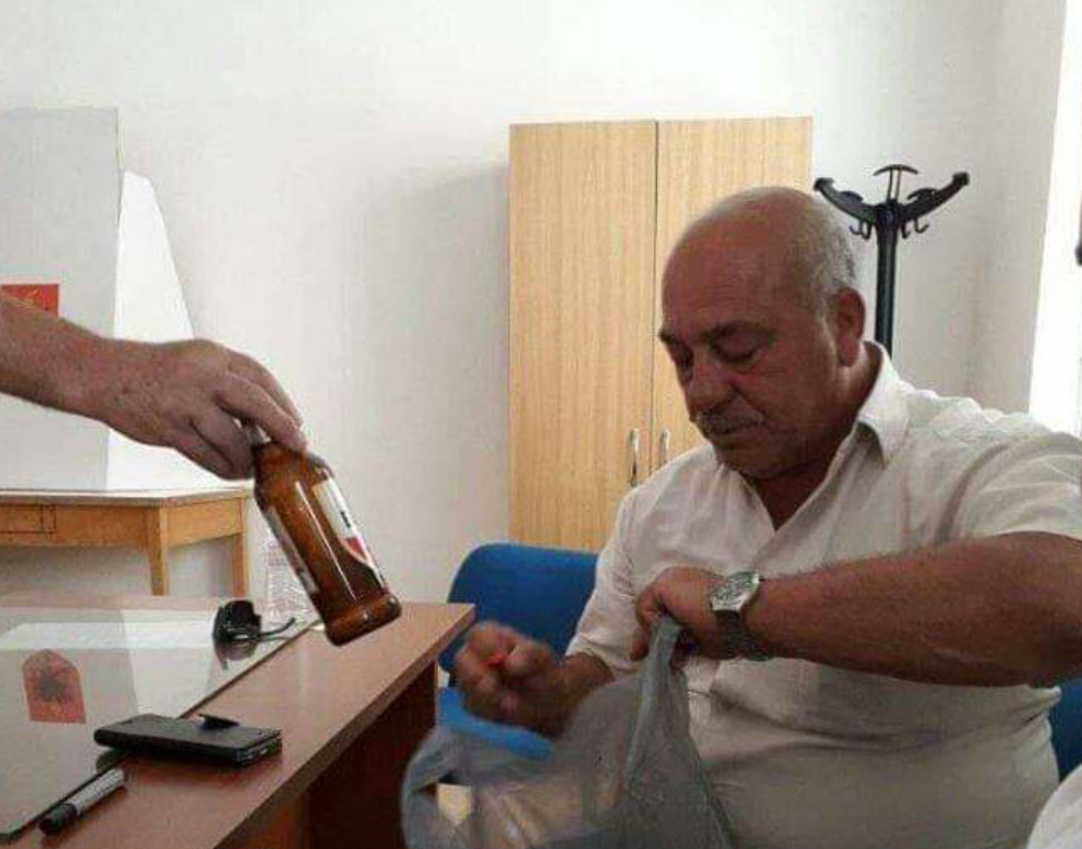Komisioneri freskohet me birra të Pejës
