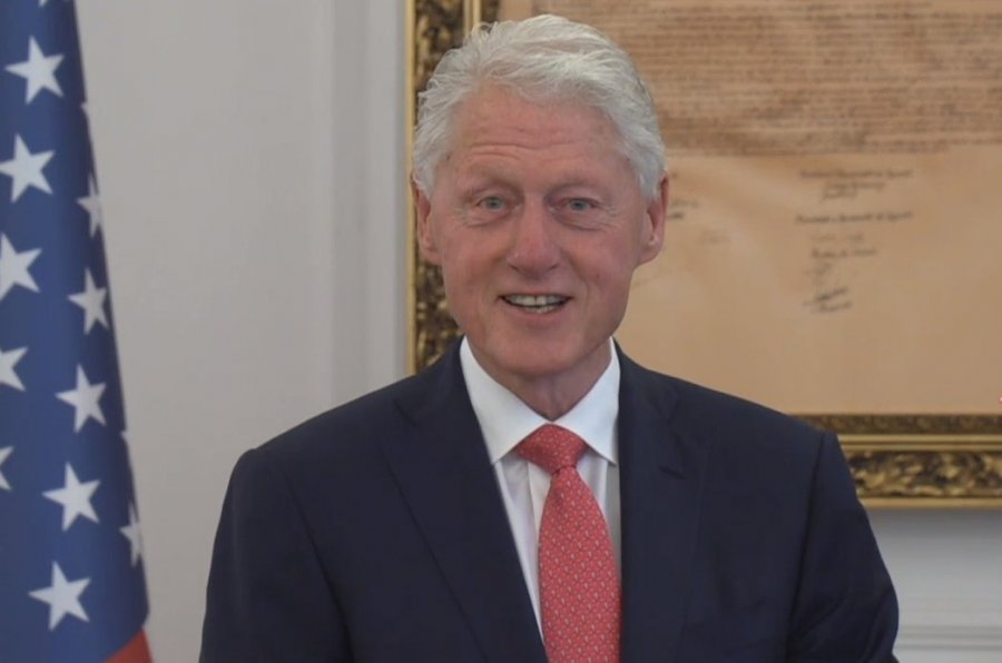 Clinton dekorohet me Urdhrin e Lirisë