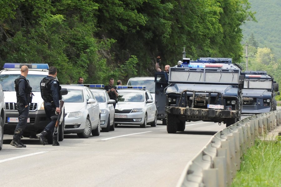 U vazhdohet paraburgimi të arrestuarve gjatë aksionit të policisë në veri