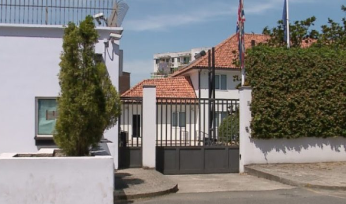 Një pako me çaj alarmon ambasadën britanike