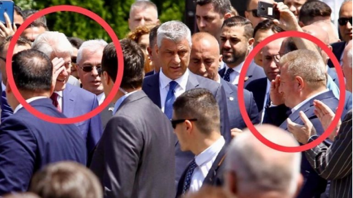 Presidenti Clinton përshëndeti në këtë mënyrë komandantin e Koshares
