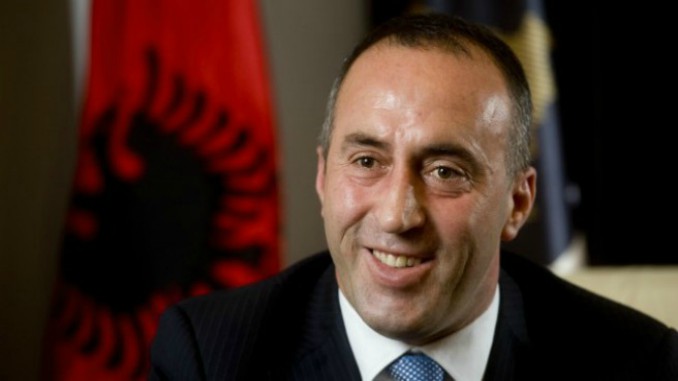 Haradinaj e mbyll debatin me këngë