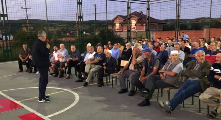 Kuvendi zgjedhor i LDK-së në një fshat të Lipjanit mbahet në ambient të hapur, kjo është arsyeja