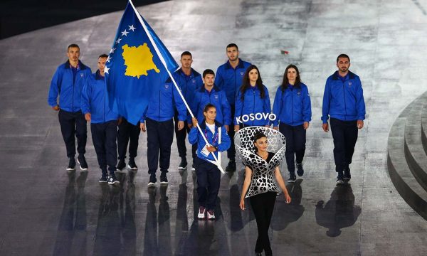Në mungesë të Kelmendit, Gjakova bart flamurin e Kosovës në ceremoninë hapëse të Minsk 2019