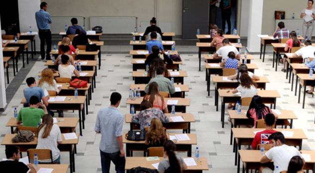 MASHT: Asnjë nxënësi nuk do t’i lejohet telefoni në Qendrën e Testimit