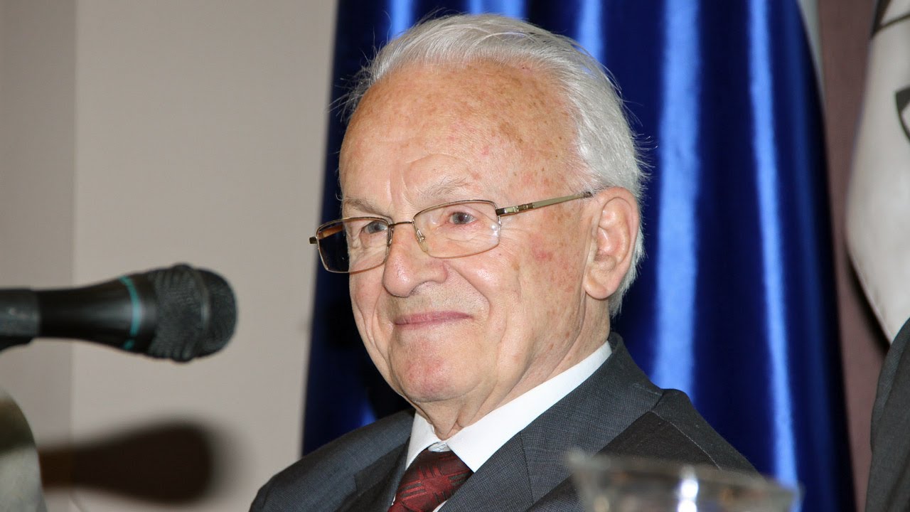 Adem Demaçit do i ngritët një statujë e bronzit e gjatë katër metra