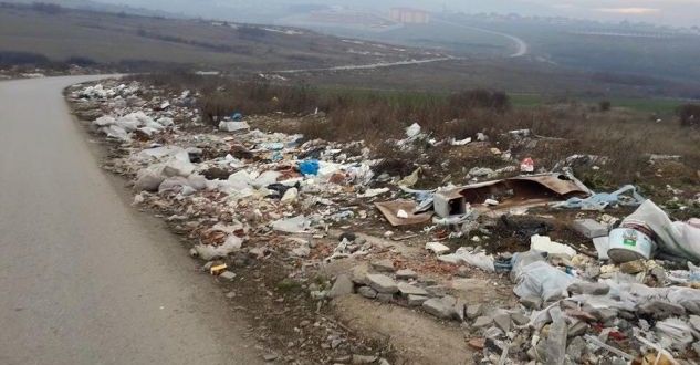 Qytetarët rrezikohen nga dhjetëra e mijëra tonelata mbeturina të rrezikshme