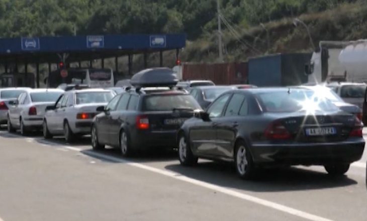 Kolonë e madhe, mijëra kosovarë drejt Shqipërisë në fundjavë