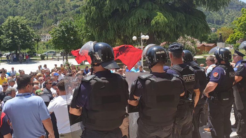 Shqipëria po përjeton tensione politike nga veriu në jug