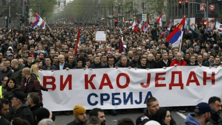 Vazhdojnë protestat kundër Vuçiqit në Beograd