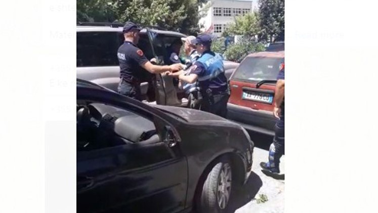 66-vjeçari gris fletën e votimit dhe tenton të marrë vulat e komisionit, arrestohet