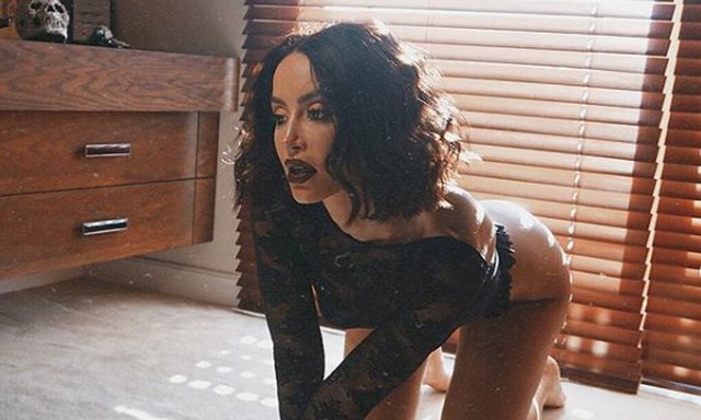 ‘Çmendet’ Dafina, lejon t’ia prekin të pasmet në koncert