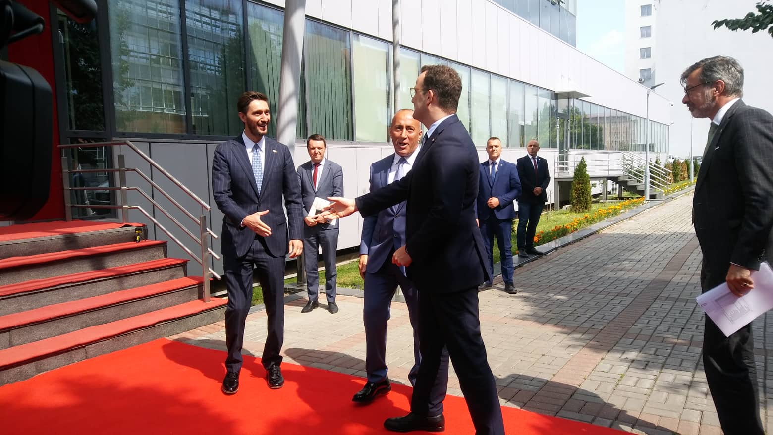 Haradinaj e Ismaili takohen me ministrin gjerman për Shëndetësi, Jens Spahn