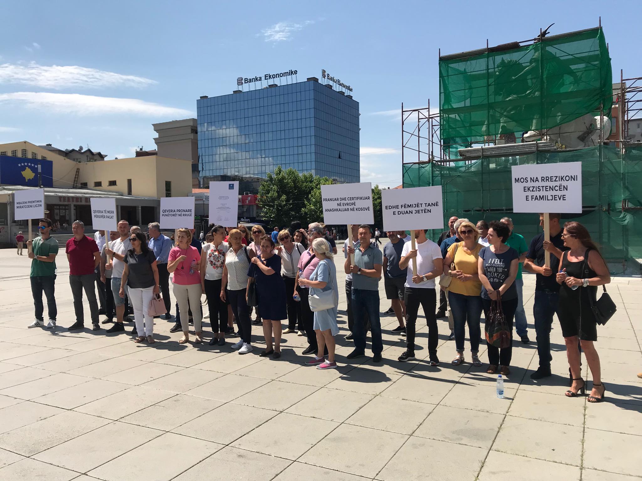Punëtorët e Llotarisë kërkojnë ligj nëpërmjet protestës