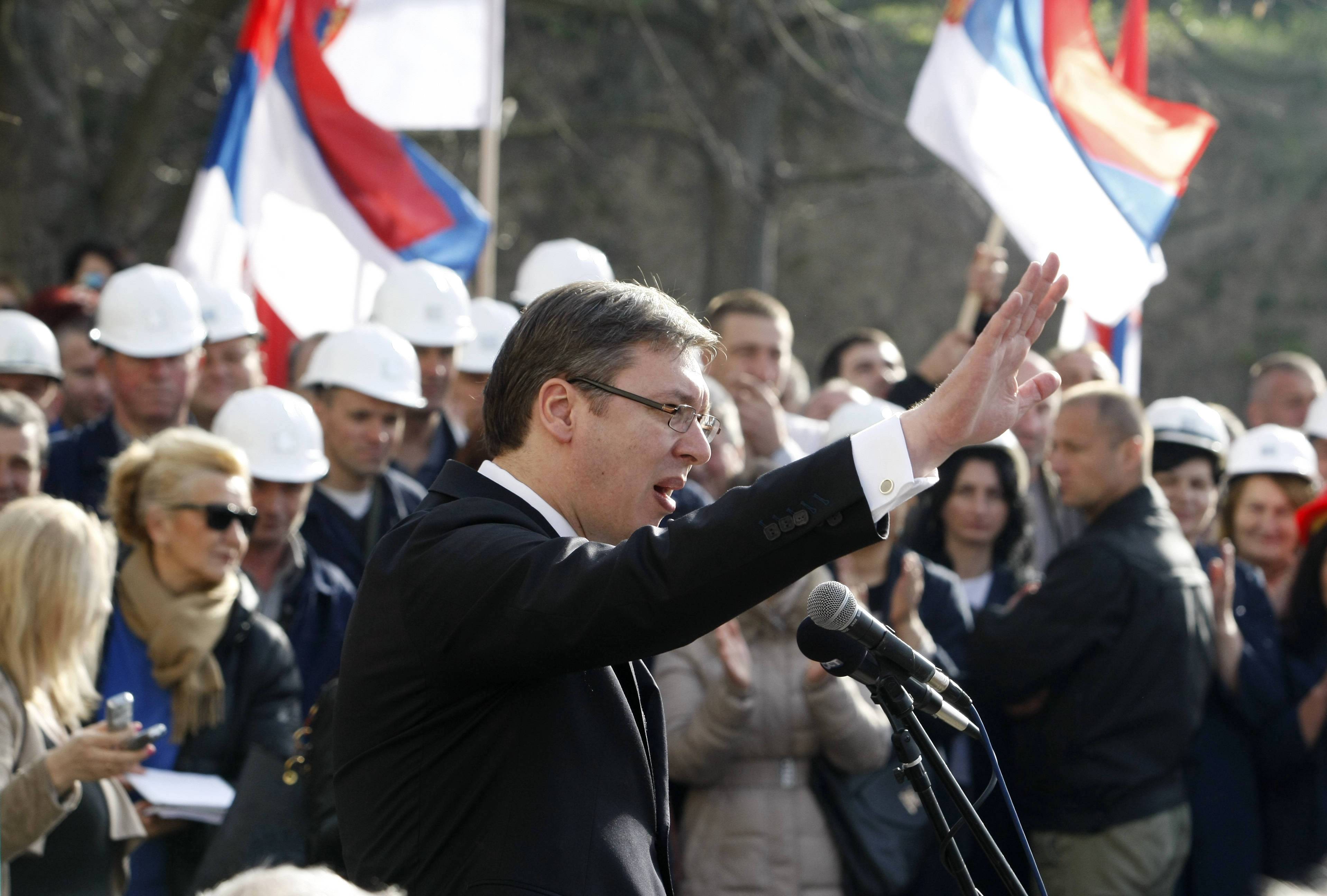 Vuçiq premton investim milionësh në Kosovë
