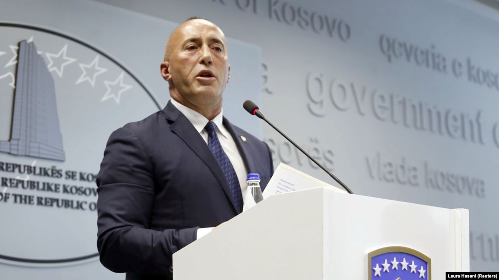 Haradinaj nuk dorëzon postin, pret kushtetuesen t’ia miratojë vazhdimin e punës