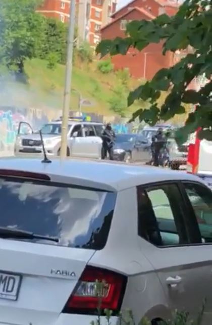 Njësia speciale kryen një aksion në Rrugën B, përdor edhe shok bomba