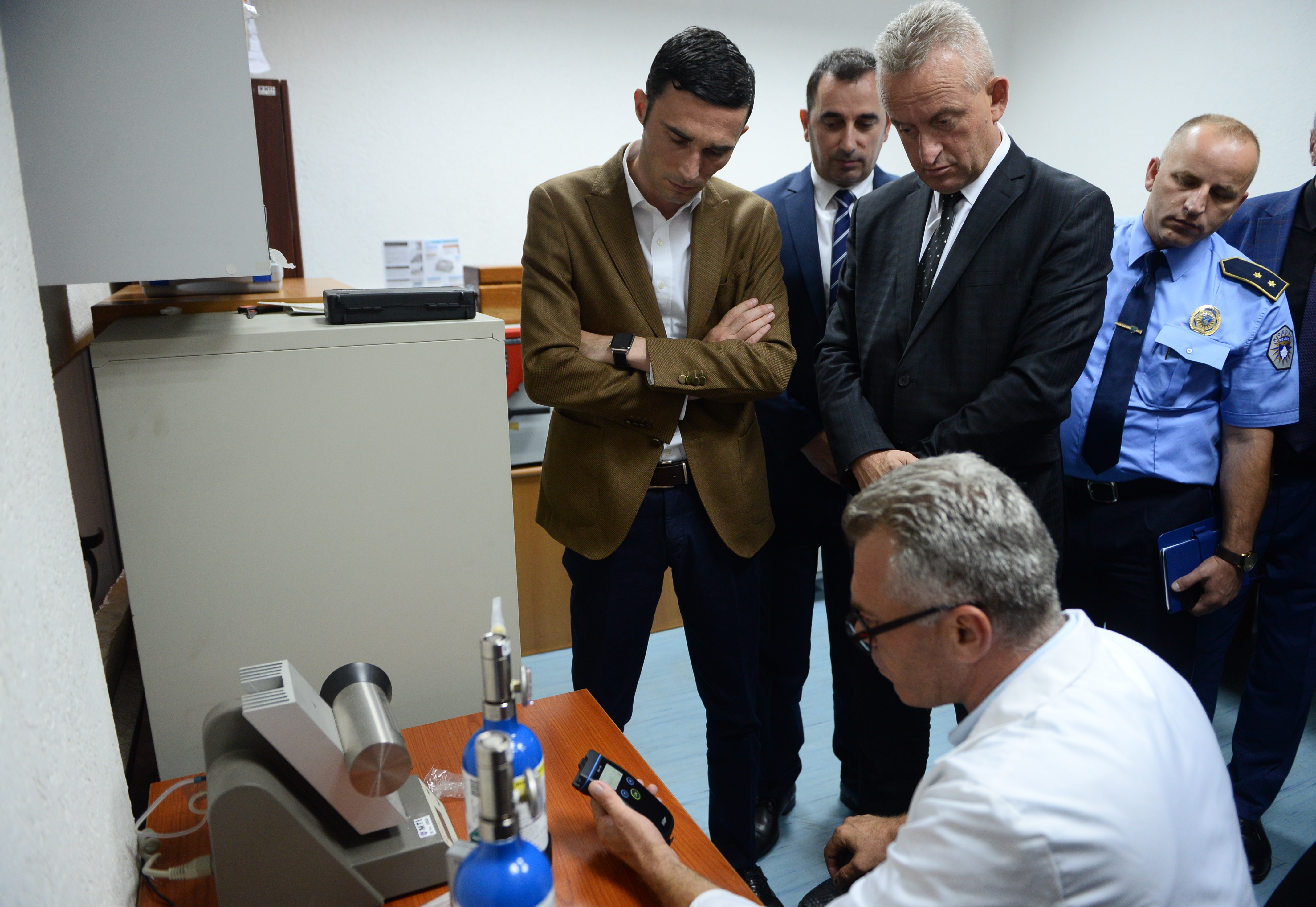 Ministri Shala edhe një vendim në mbrojtje të konsumatorit, përurohen laboratorët e kalibrimit të radarëve dhe alkoolmetrave 