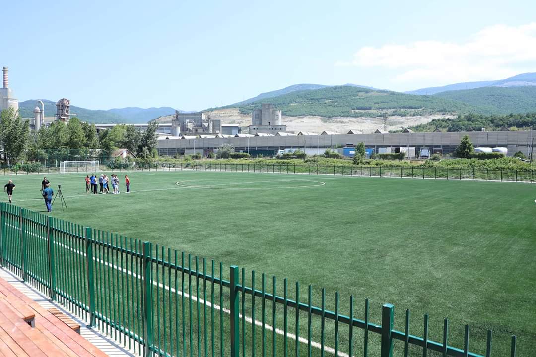 U përurua stadiumi në Han të Elezit (FOTO)