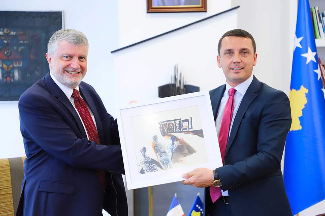 Ministri Gashi, takim lamtumirës me Ambasadorin e Francës në Kosovë Didier Chabert